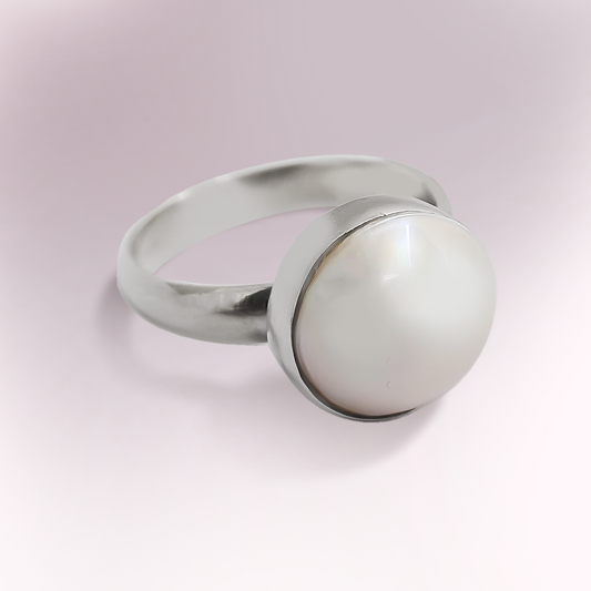 A single Mabe pearl set in a tube set ring in 925 Sterling Silver