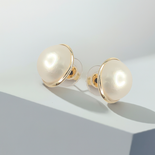14mm Mabe Solitaire Huggie Studs in 9ct Yellow Gold