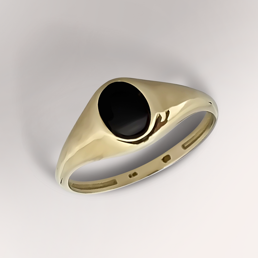 Oval Onyx Ring set in 9ct Yellow Gold