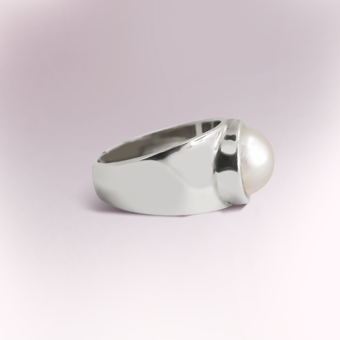 Single Mabe pearl set in a thick tube set ring in 925 Sterling Silver