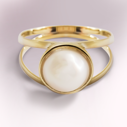Single Split Shank Mabe pearl ring in 9ct Yellow Gold