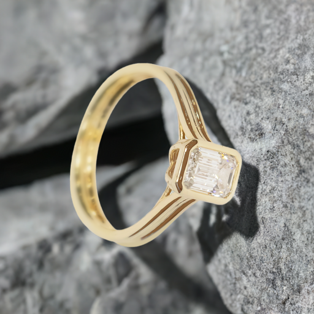 1.05ct Lab-Grown Diamond Emerald cut Solitaire Engagement Ring in 9ct Yellow Gold